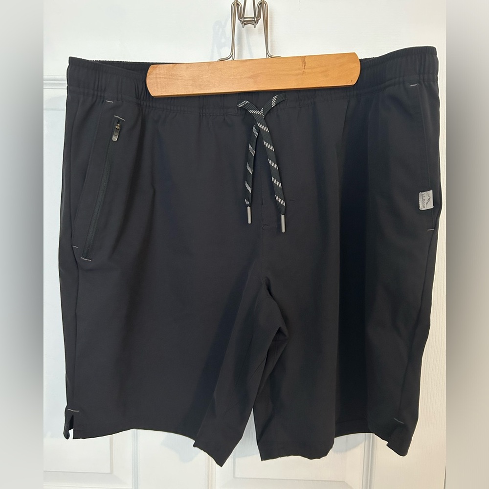LL bean Men’s shorts size Large